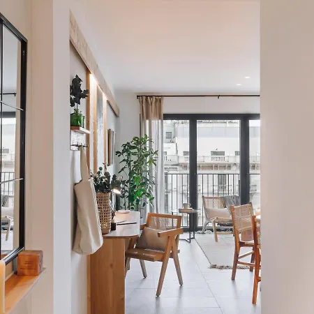 Apartment Ferrat - 3 Bedrooms In Eixample Esquerra *