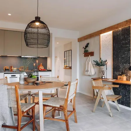 Ferrat - 3 Bedrooms In Eixample Esquerra Apartment