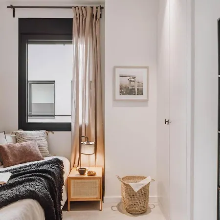 Ferrat - 3 Bedrooms In Eixample Esquerra Lägenhet *