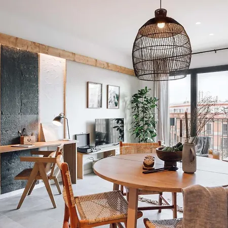 Ferrat - 3 Bedrooms In Eixample Esquerra
