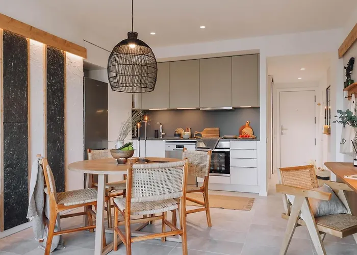 Ferrat - 3 Bedrooms In Eixample Esquerra